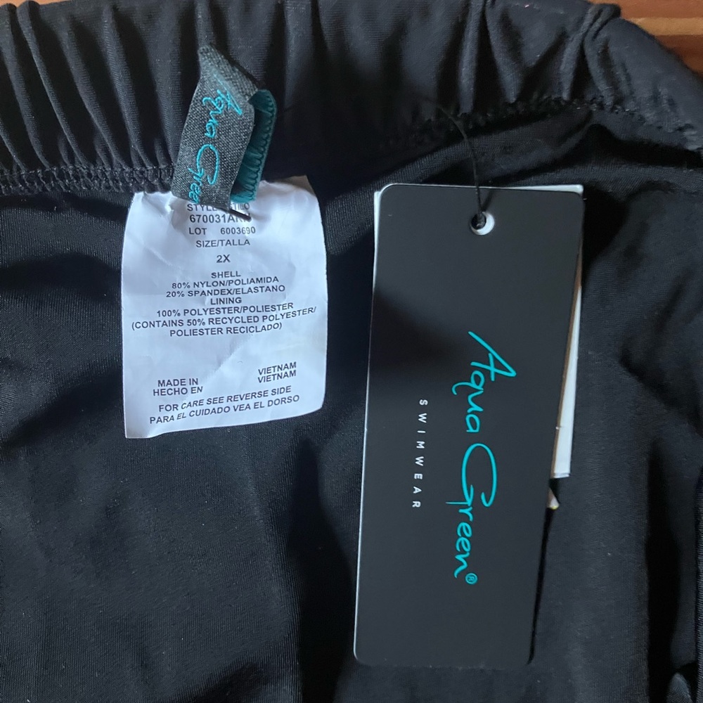 NWT Aqua Green UPF 50 Ruffle Swim
Skirt in Black Sz 2X. - Picture 6 of 9